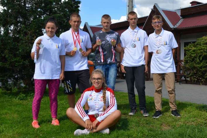 Stoją: Magda Wieliki, Adam Witkowski, Przemysław Rojek, Wiktor Zaręba, Józef Głuch. Na dole: Marta Witkowska  