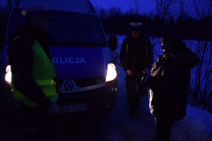 Elbląg:  „Dzień Odblasków” - policjanci rozdawali elementy odblaskowe