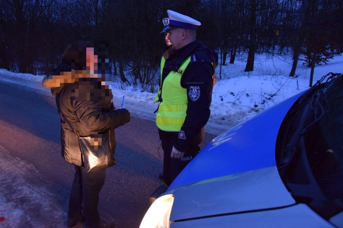 Elbląg:  „Dzień Odblasków” - policjanci rozdawali elementy odblaskowe