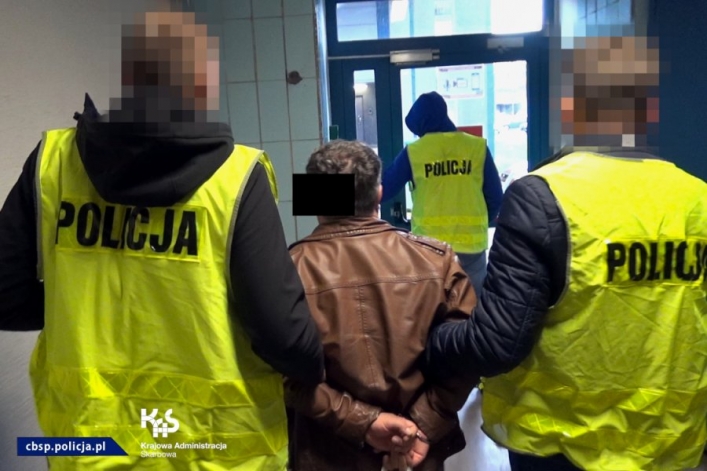 Elbląscy funkcjonariusze w akcji rozbicia mafii paliwowej. Chodzi o ponad 100  milionów zł  