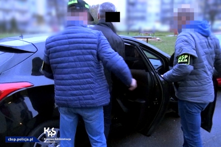 Elbląscy funkcjonariusze w akcji rozbicia mafii paliwowej. Chodzi o ponad 100  milionów zł  