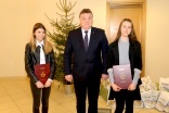 Elbląscy gimnazjaliści otrzymali stypendia z rąk prezydenta Elbląga