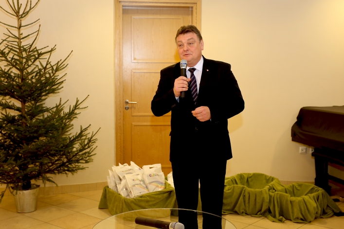 Elbląscy gimnazjaliści otrzymali stypendia z rąk prezydenta Elbląga