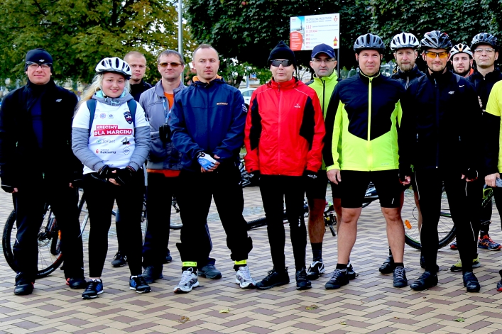 Elbląscy policjanci wzięli udział w sztafecie rowerowej "Kręcimy dla Marcina"
