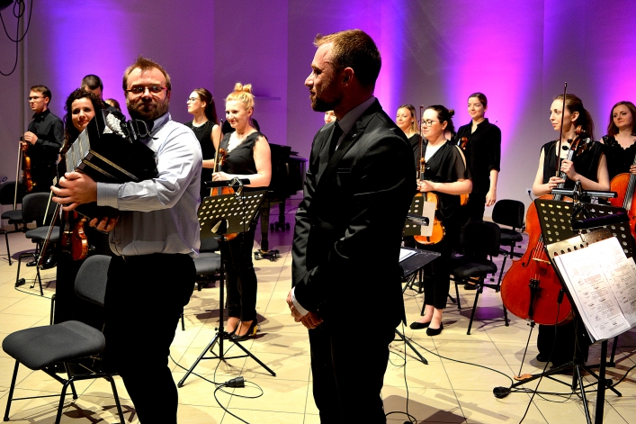 Elbląska Orkiestra Kameralna zagrała na stojąco (+ zdjęcia)