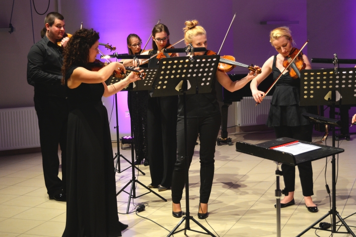 Elbląska Orkiestra Kameralna zagrała na stojąco (+ zdjęcia)