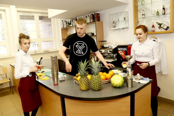 Elbląski Klub Szefów Kuchni podczas drzwi otwartych Zespołu Szkół Gospodarczych 