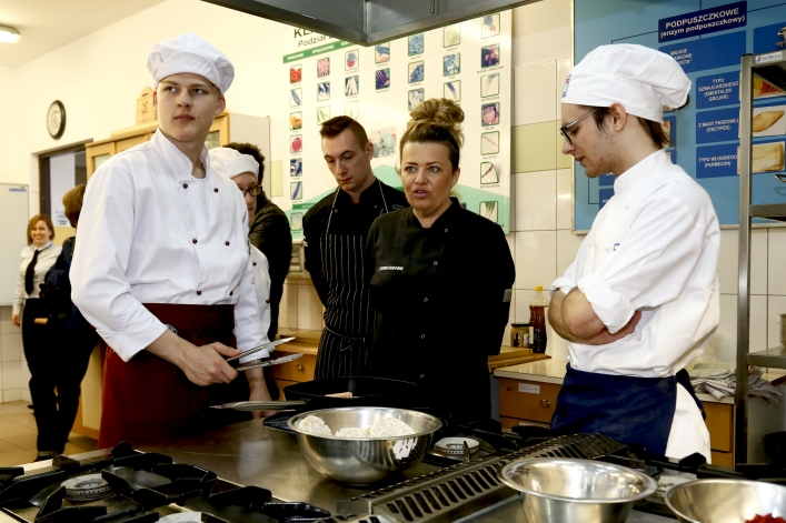 Elbląski Klub Szefów Kuchni podczas drzwi otwartych Zespołu Szkół Gospodarczych 