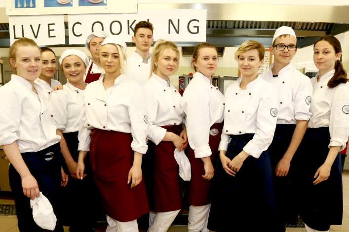 Elbląski Klub Szefów Kuchni podczas drzwi otwartych Zespołu Szkół Gospodarczych 
