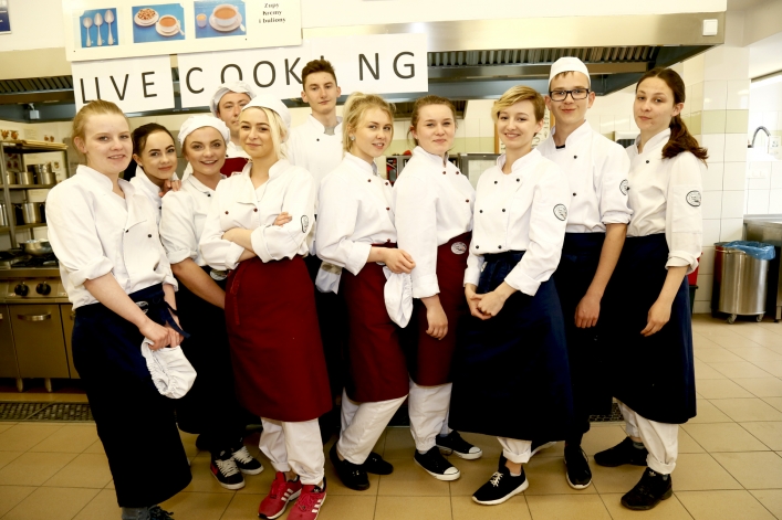 Elbląski Klub Szefów Kuchni podczas drzwi otwartych Zespołu Szkół Gospodarczych 