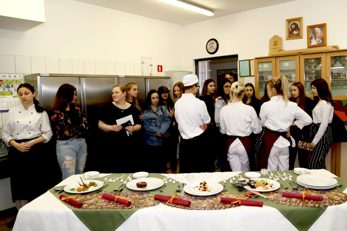 Elbląski Klub Szefów Kuchni podczas drzwi otwartych Zespołu Szkół Gospodarczych 
