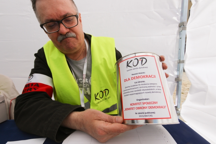Elbląski KOD po raz ostatni i z własnym namiotem
