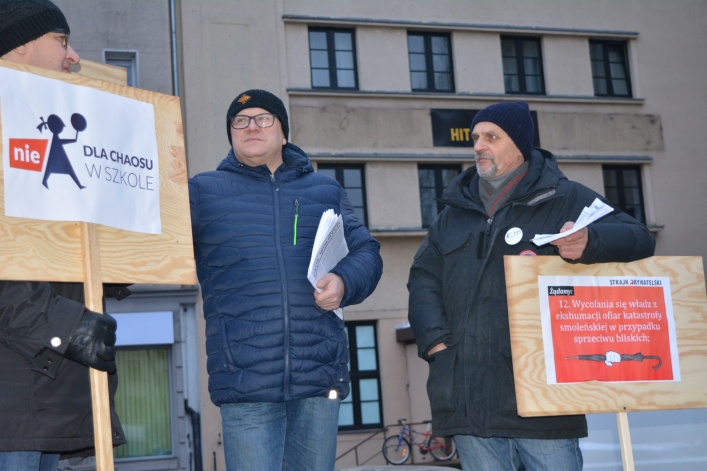 Elbląski KOD protestował na placu Słowiańskim