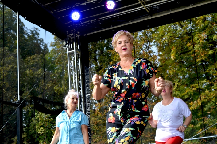 Elblążanie bawili się na  II Festynie Seniora w Bażantarni