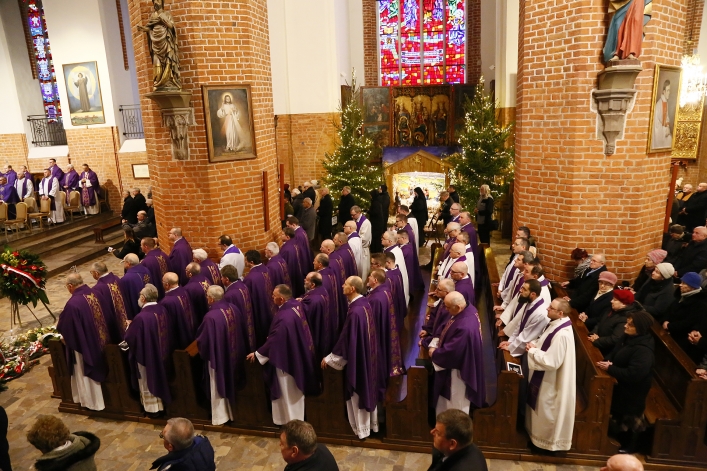 Elblążanie pożegnali ks. infułata Mieczysława Józefczyka