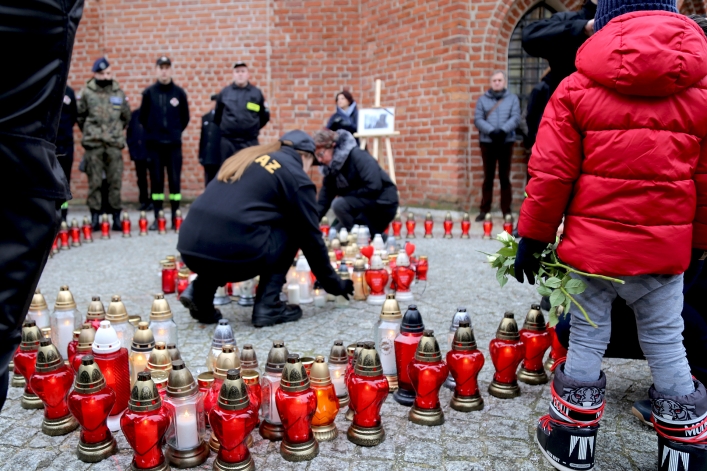 Elblążanie pożegnali śp. Pawła Adamowicza, prezydenta Gdańska 