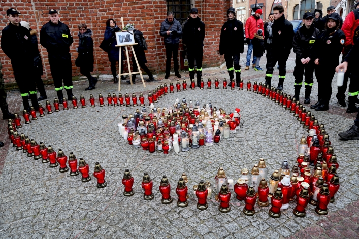 Elblążanie pożegnali śp. Pawła Adamowicza, prezydenta Gdańska 