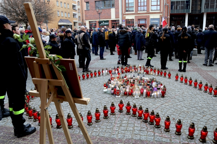 Elblążanie pożegnali śp. Pawła Adamowicza, prezydenta Gdańska 