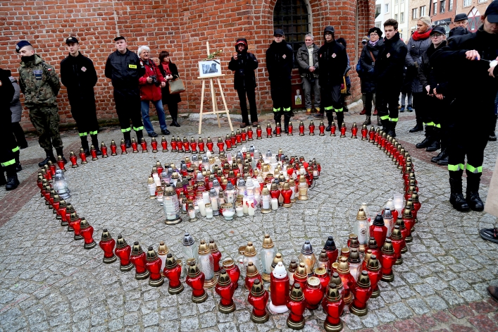 Elblążanie pożegnali śp. Pawła Adamowicza, prezydenta Gdańska 