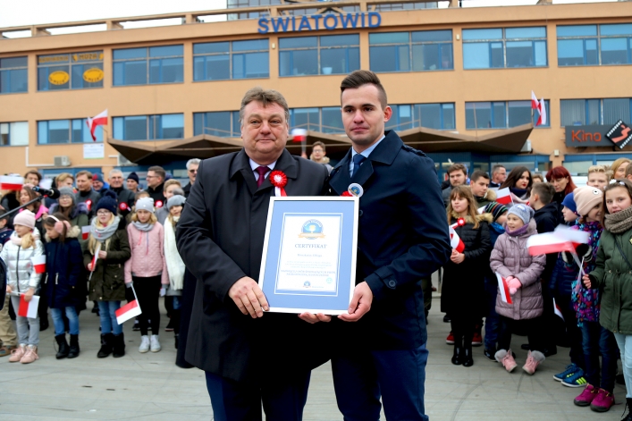 Elblążanie ustanowili nowy rekord Polski w śpiewaniu pieśni patriotycznej jednocześnie!