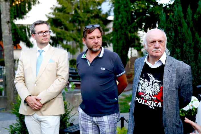Elblążanie zapalili znicze na grobach powstańców warszawskich