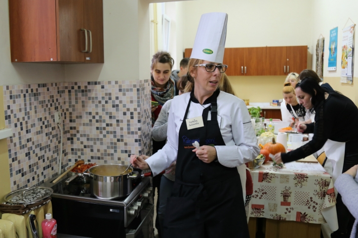 Elblążanki uczą się jak przygotować przetwory na zimę
