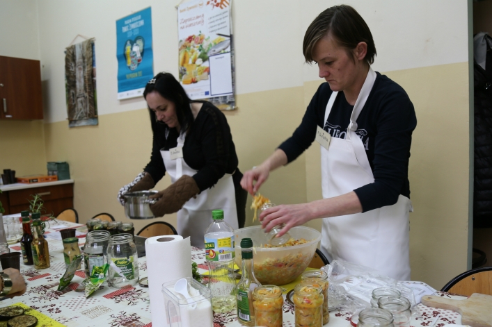 Elblążanki uczą się jak przygotować przetwory na zimę