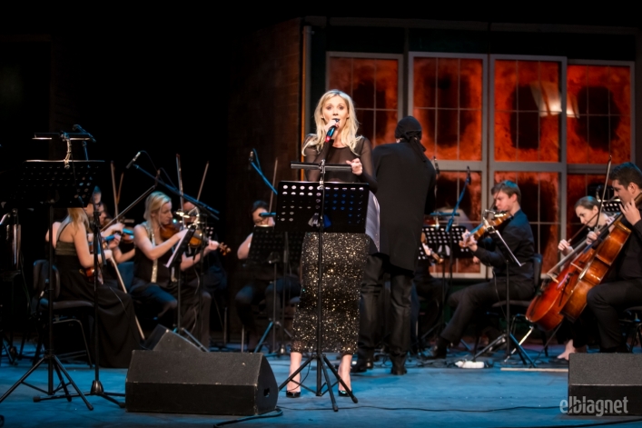 Przedświąteczne kolędowanie z Elbląską Orkiestrą Kameralną w Teatrze im. Aleksandra Sewruka w Elblągu,