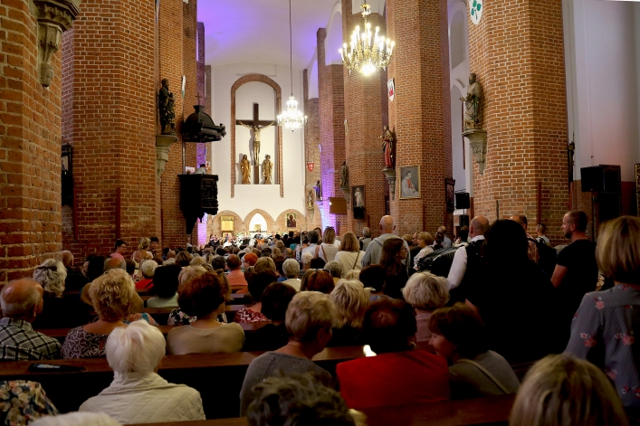 EOK, Marcin Wyrostek i wypełniona po brzegi elbląska katedra, czyli Muzyka polska na Żuławach