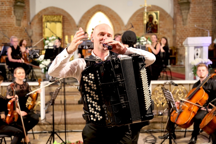 EOK, Marcin Wyrostek i wypełniona po brzegi elbląska katedra, czyli Muzyka polska na Żuławach