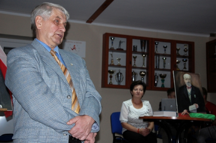 Jednym z organizatorów jest miłośnilk i nauczyciel - esperantysta - Edward Kozyra.
