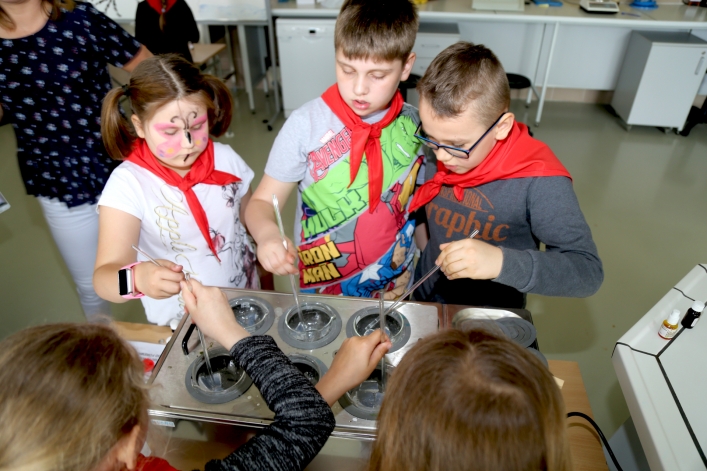 Festiwal Nauki PWSZ, czyli od programowania robotów po produkcję mydełek