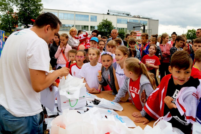 Festyn rodzinny w Szkole Podstawowej nr 18. Uroczyste zakończenie akcji Rowerowy Maj