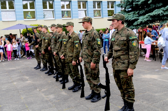 Festyn rodzinny w Szkole Podstawowej nr 18. Uroczyste zakończenie akcji Rowerowy Maj