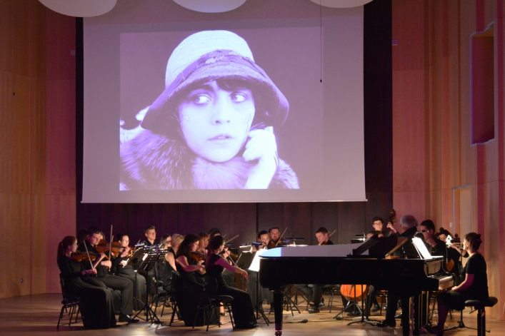 Film z Polą Negri i muzyką na żywo Maksymiuka. Koncert EOK