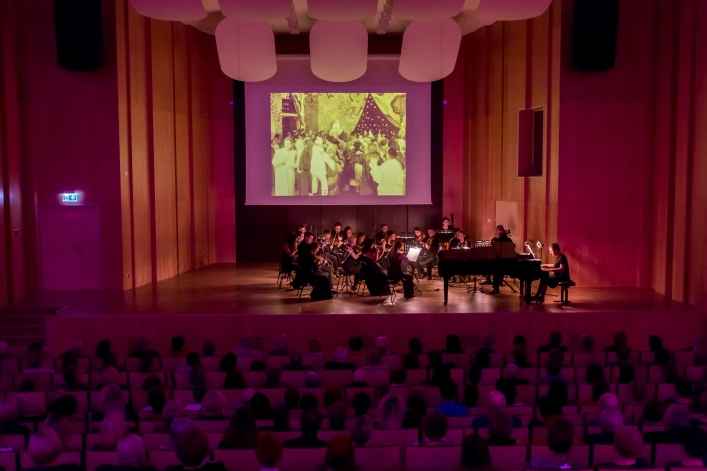 Film z Polą Negri i muzyką na żywo Maksymiuka. Koncert EOK (+zdjęcia)
