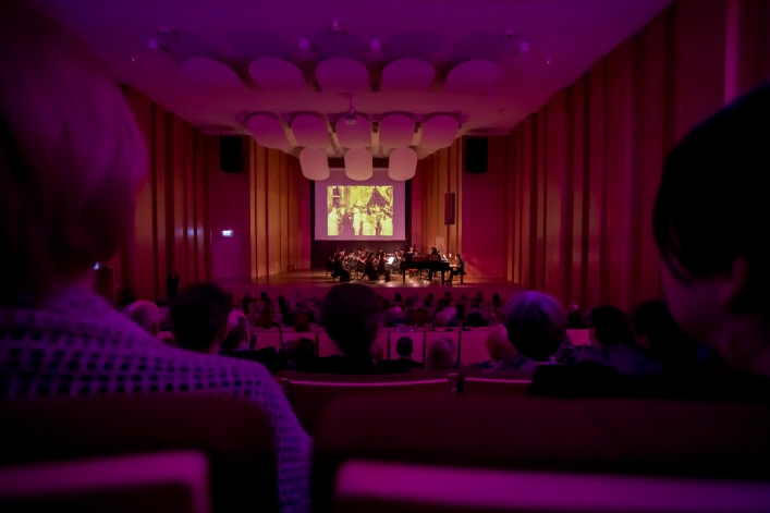 Film z Polą Negri i muzyką na żywo Maksymiuka. Koncert EOK (+zdjęcia)