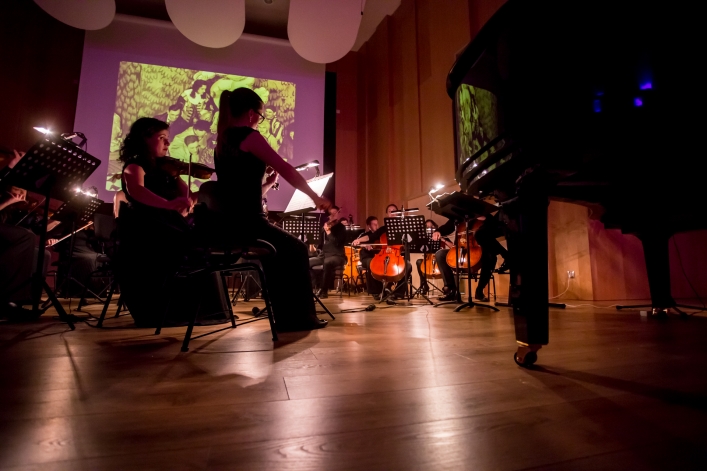 Film z Polą Negri i muzyką na żywo Maksymiuka. Koncert EOK (+zdjęcia)