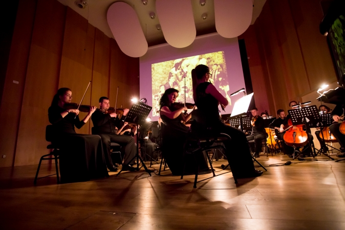 Film z Polą Negri i muzyką na żywo Maksymiuka. Koncert EOK (+zdjęcia)