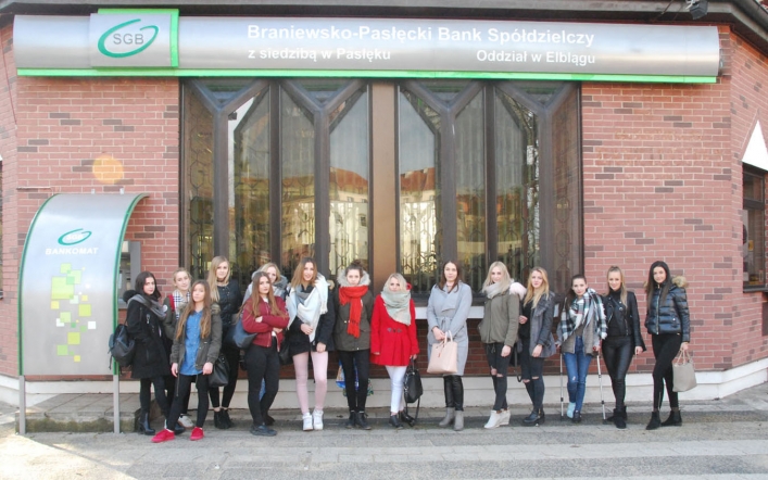 Finalistki Miss Ziemi Elbląskiej w siedzibie Braniewsko- Pasłęckiego Banku Spółdzielczego