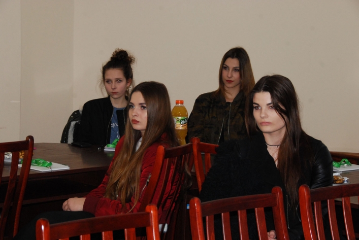 Finalistki Miss Ziemi Elbląskiej w siedzibie Braniewsko- Pasłęckiego Banku Spółdzielczego