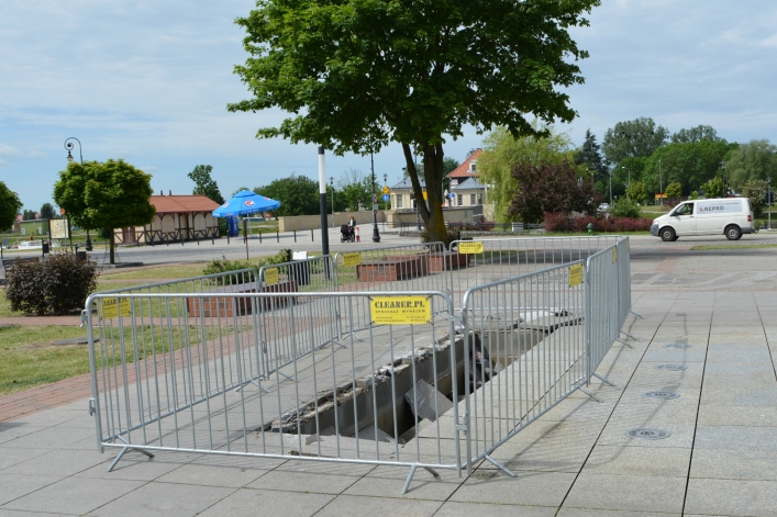 Fontanna na placu katedralnym została poważnie zniszczona (+ zdjęcia)