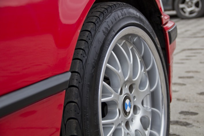 FURA 28 - BMW czerwone