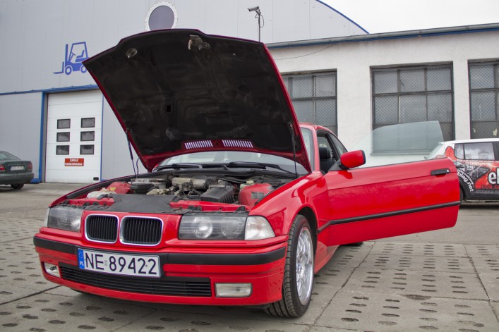 FURA 28 - BMW czerwone