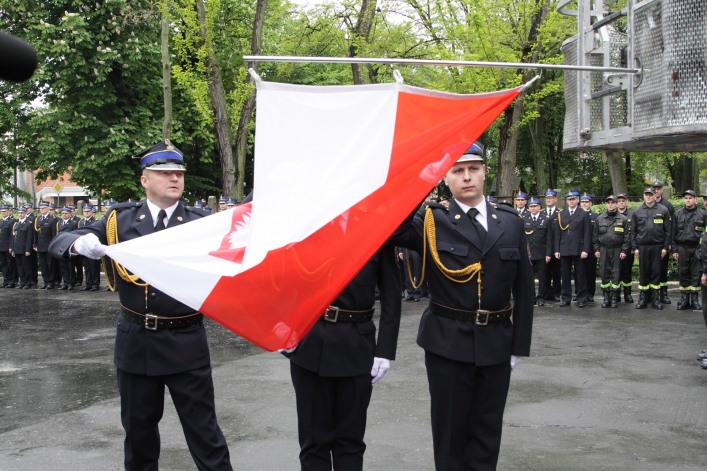 Gaszą pożary, ratują ludzi, walczą z żywiołami. Wczoraj świętowali