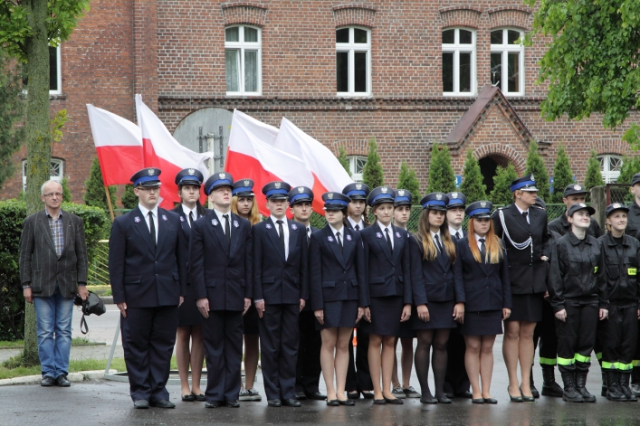 Gaszą pożary, ratują ludzi, walczą z żywiołami. Wczoraj świętowali