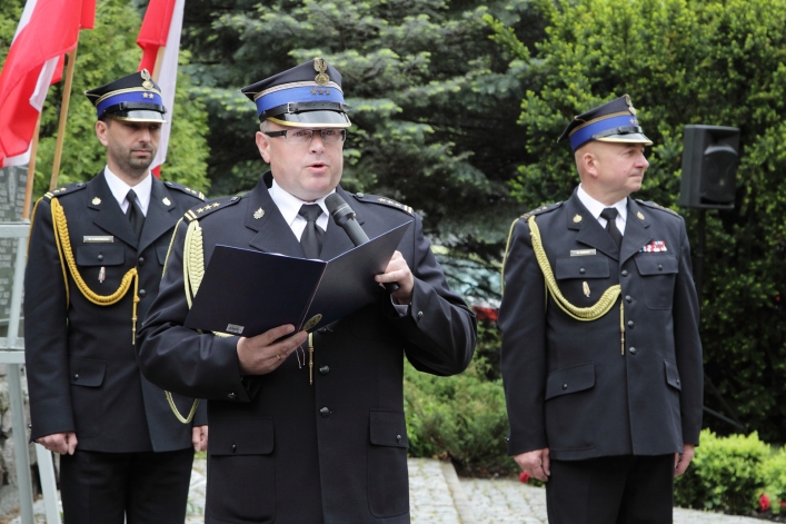 Gaszą pożary, ratują ludzi, walczą z żywiołami. Wczoraj świętowali