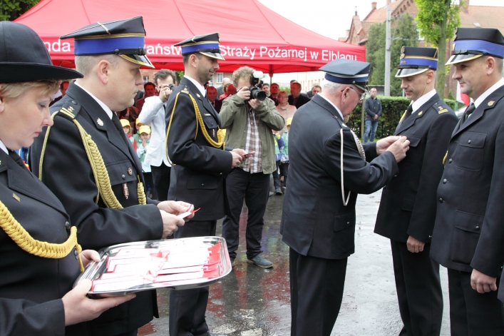 Gaszą pożary, ratują ludzi, walczą z żywiołami. Wczoraj świętowali