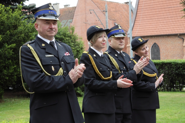 Gaszą pożary, ratują ludzi, walczą z żywiołami. Wczoraj świętowali