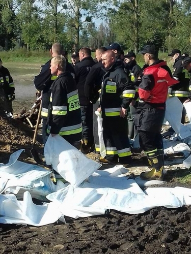 Gmina Markusy. Strażacy ochotnicy od kilku dni w akcji powodziowej. Obejrzyj zdjęcia